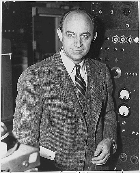 Enrico Fermi 1.jpg - Enrico Fermi (Roma, 29 settembre 1901 – Chicago, 28 novembre 1954)